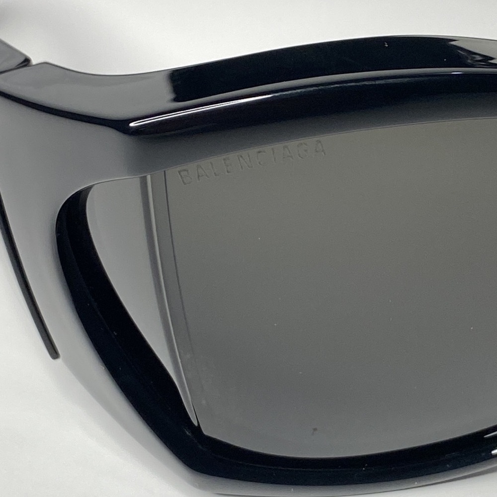 This butterfly Balenciaga sunglass BB0154s black frame with grey lenses. - Picture 8 of 14